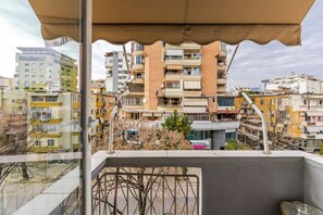 Interior - Leo`s City View Apartment by PikHost (Tiranë)