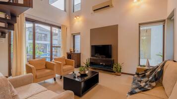 Villa, 3 Bedrooms, Pool View, Beachside | Living area