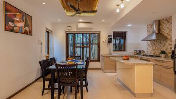 Villa, 3 Bedrooms, Pool View, Beachside | Dining