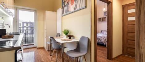 Classic-huoneisto, parveke | Ruokailu