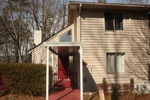 Exterior detail - Fantastic 2-bedroom townhome with AC in charming Helen (Helen)