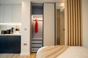 Desk, WiFi, bed sheets - Contemporary Studio | Gym, Cowork, Spa | StayCozy (London)