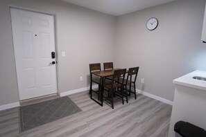 Classic Quadruple Room, Non Smoking | Dining - CK Motel (Chatham)