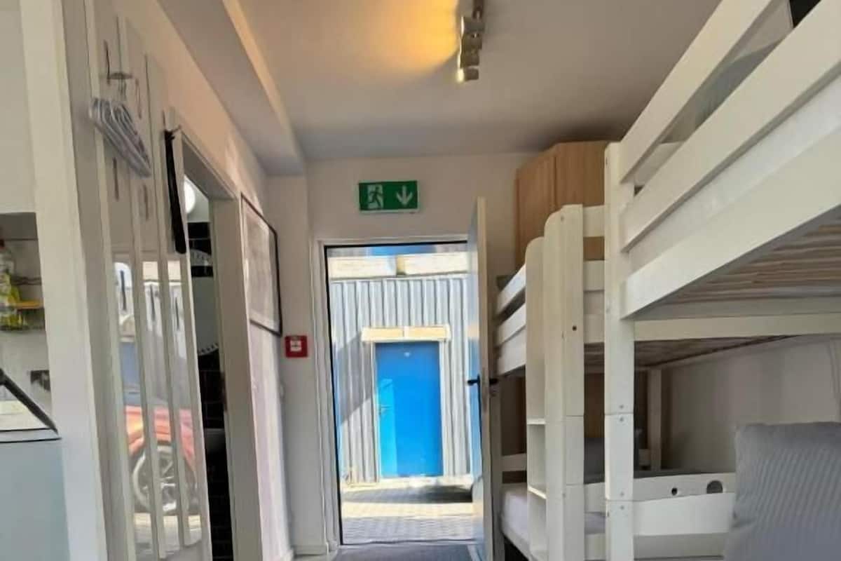 Family Studio, Non Smoking, Pets Allowed | Desk, laptop workspace, iron/ironing board, free WiFi