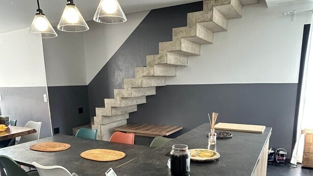 A modern kitchen with a central island, a staircase, and pendant lighting. - Seaside house adjoining the beach Leucate La Franqui (Leucate)