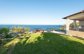Terrace/patio - The Blue Butterfly by Rentals Pro - Nea Potidaia Halkidiki (Nea Potidaia)