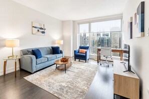 TV, offices - Luxury Apt with Gym & Pool (New York, NY)