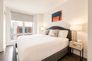 1 bedroom, desk, iron/ironing board, WiFi - Luxury Apt with Gym & Pool (New York, NY)
