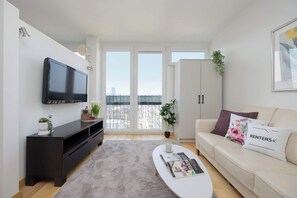 TV, offices - Modern Studio in the Center | View of the City | Close to the Theatre (Warszawa)