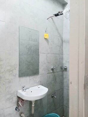 Towels, toilet paper - Snowhaven Kiambu rd|1 bedroom apt_ Swimming pool. (Nairobi)