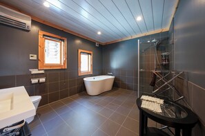 Bathroom - Ski base near Hakuba Echoland with BBQ available. (Hakuba Village)