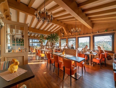 Restaurantes. Belvilla Heiderhof Double Room Disability Access