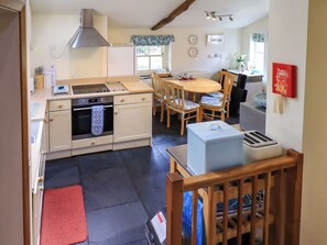 Dishwasher, cookware/dishes/utensils - Beckside Studio (Penrith)