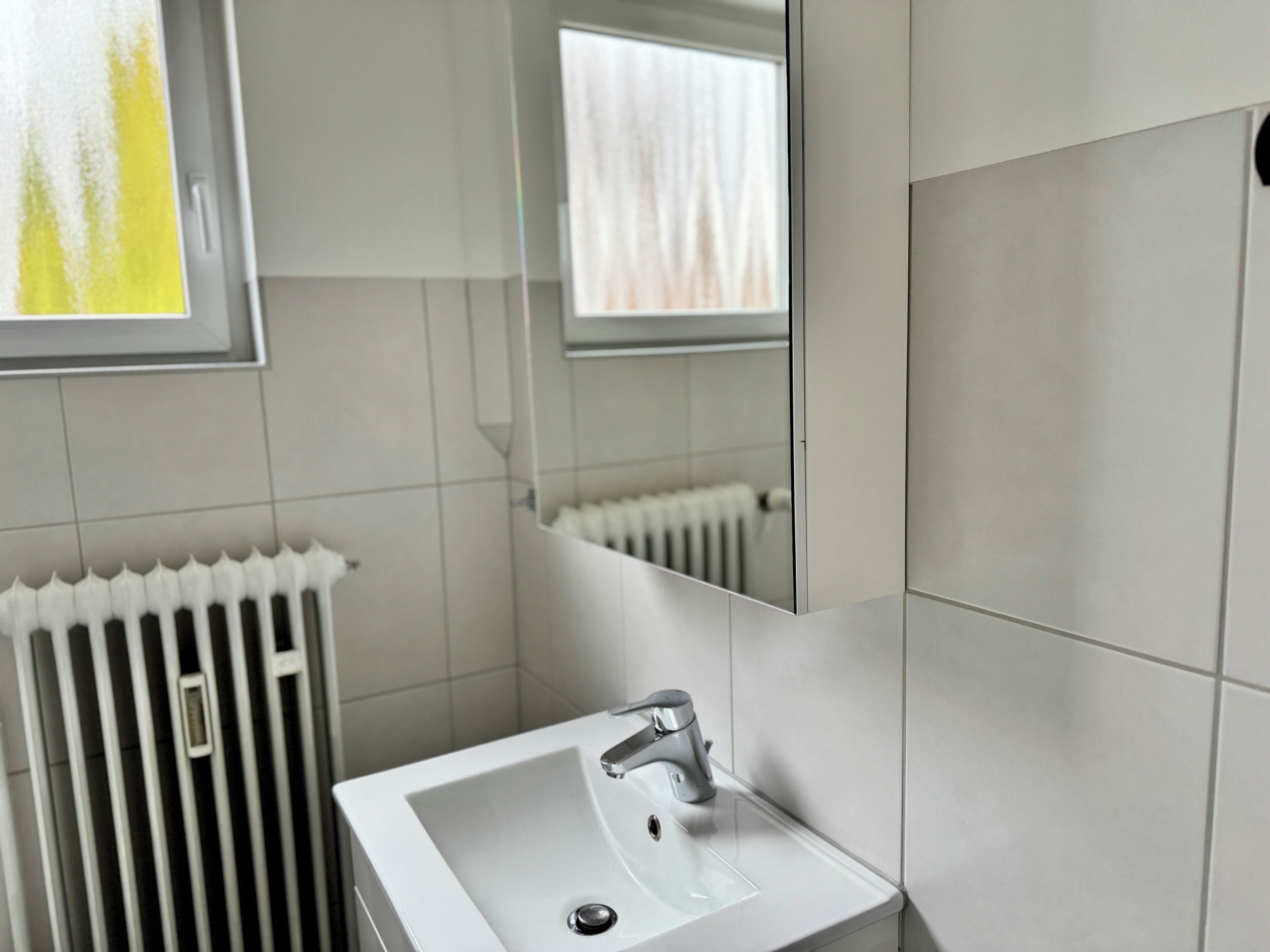 Haartrockner, Handtücher, Seife, Toilettenpapier