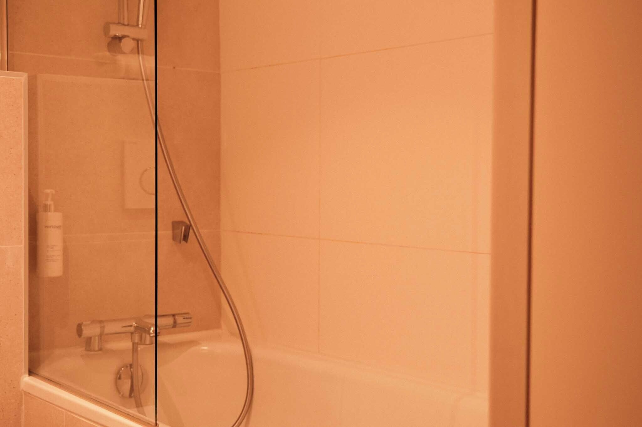 Standard Double Room, Bathtub | Bathroom