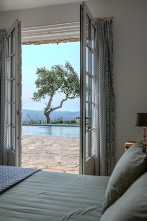 5 bedrooms, iron/ironing board, WiFi, bed sheets - Provençal Mas with Pool & Tennis – 20 min from Saint-Tropez (La Garde-Freinet)