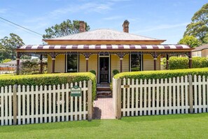 Exterior - No 52 Bowral - Sir Donald Bradman`s Childhood Home (Bowral)