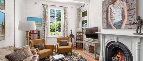 TV, fireplace, stereo