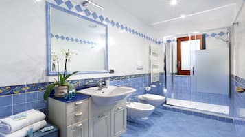 Shower, towels