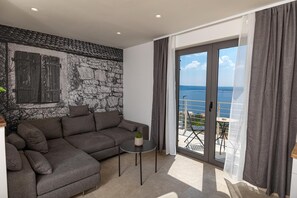 TV - Traumhafte Ferien-Doppelhaushälfte mit Pool und Panorama-Meerblick (Dramalj)