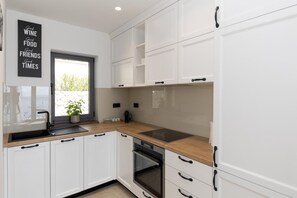 Fridge, stovetop, dishwasher, coffee/tea maker - Traumhafte Ferien-Doppelhaushälfte mit Pool und Panorama-Meerblick (Dramalj)
