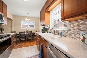 Private kitchen - Shiloh Retreat: A Restful Escape in Grand Junction (Grand Junction)