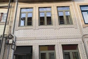 Exterior detail - Deluxe Suite (River and City View) (Porto)