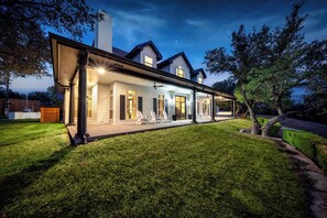 Exterior - Crown Jewel - Resort Style Pool & Sleeps 46 (Austin)