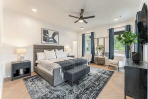 9 bedrooms, iron/ironing board, WiFi, bed sheets - Crown Jewel - Resort Style Pool & Sleeps 46 (Austin)