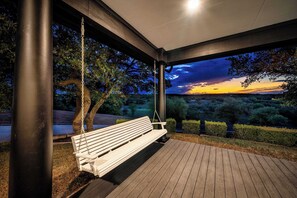 Terrace/patio - Crown Jewel - Resort Style Pool & Sleeps 46 (Austin)