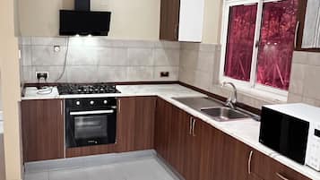 Microwave, oven, stovetop, cookware/dishes/utensils