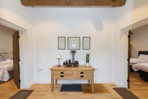 1 bedroom, WiFi, bed sheets - Clover - Super King Ensuite Room in Sidlesham (Sidlesham)