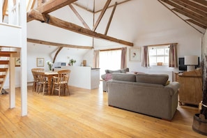 TV - Wren Barn - Cosy 2-bed converted barn in Sidlesham (Sidlesham)