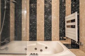 Villa familiar, vista a la alberca | Baño