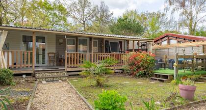 Mobile Home near Royan-Oléron with Shared Pool, Private Terrace & Air Conditioning