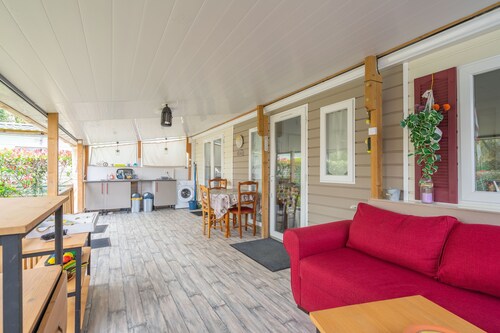 Mobile Home near Royan-Oléron with Shared Pool, Private Terrace & Air Conditioning