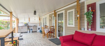 Mobile Home near Royan-Oléron with Shared Pool, Private Terrace & Air Conditioning