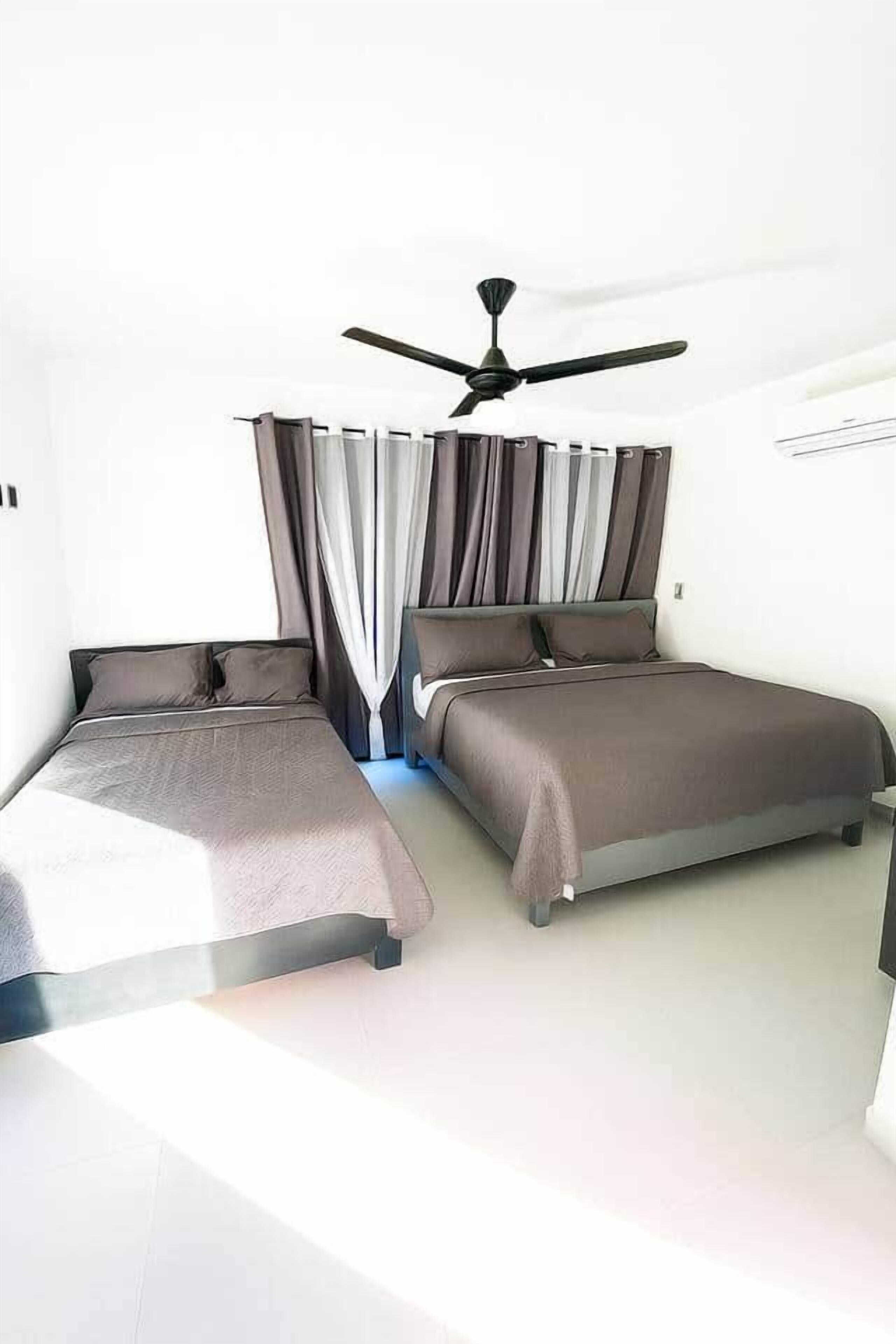 3 bedrooms, in-room safe, iron/ironing board, WiFi
