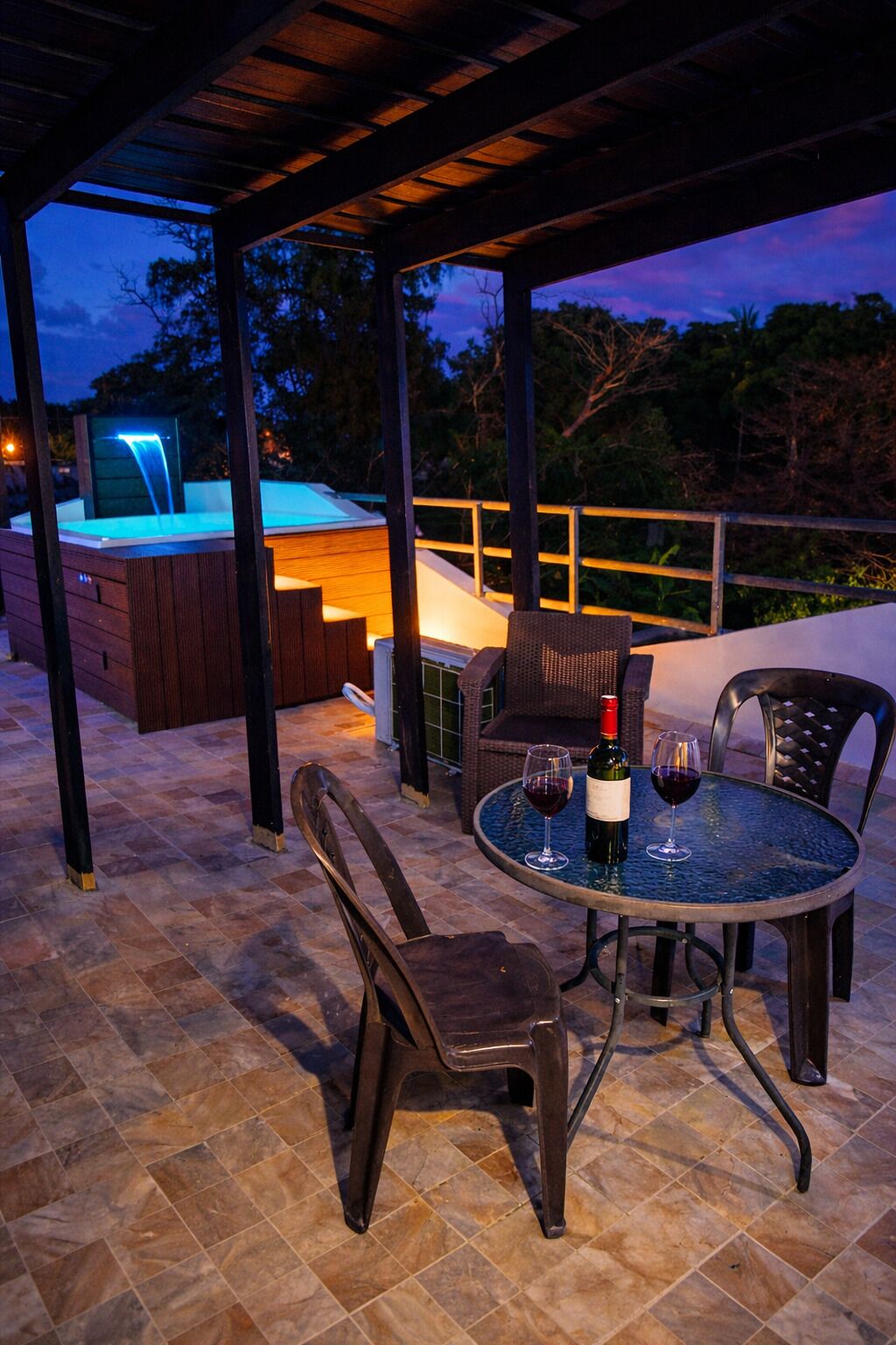 Outdoor spa tub