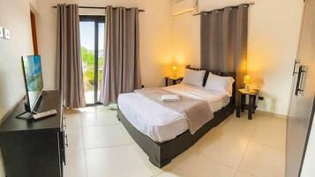 3 bedrooms, in-room safe, iron/ironing board, WiFi