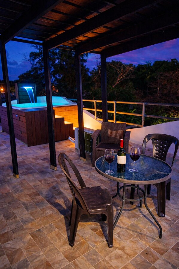 Bañera de hidromasaje exterior