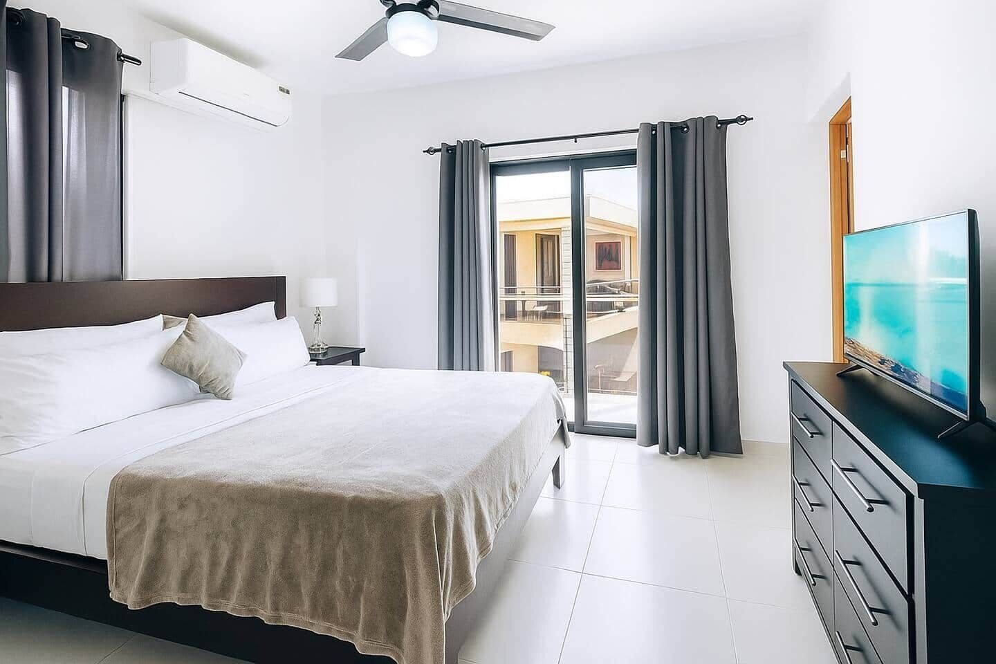 3 bedrooms, in-room safe, iron/ironing board, WiFi