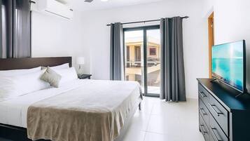 3 bedrooms, in-room safe, iron/ironing board, WiFi