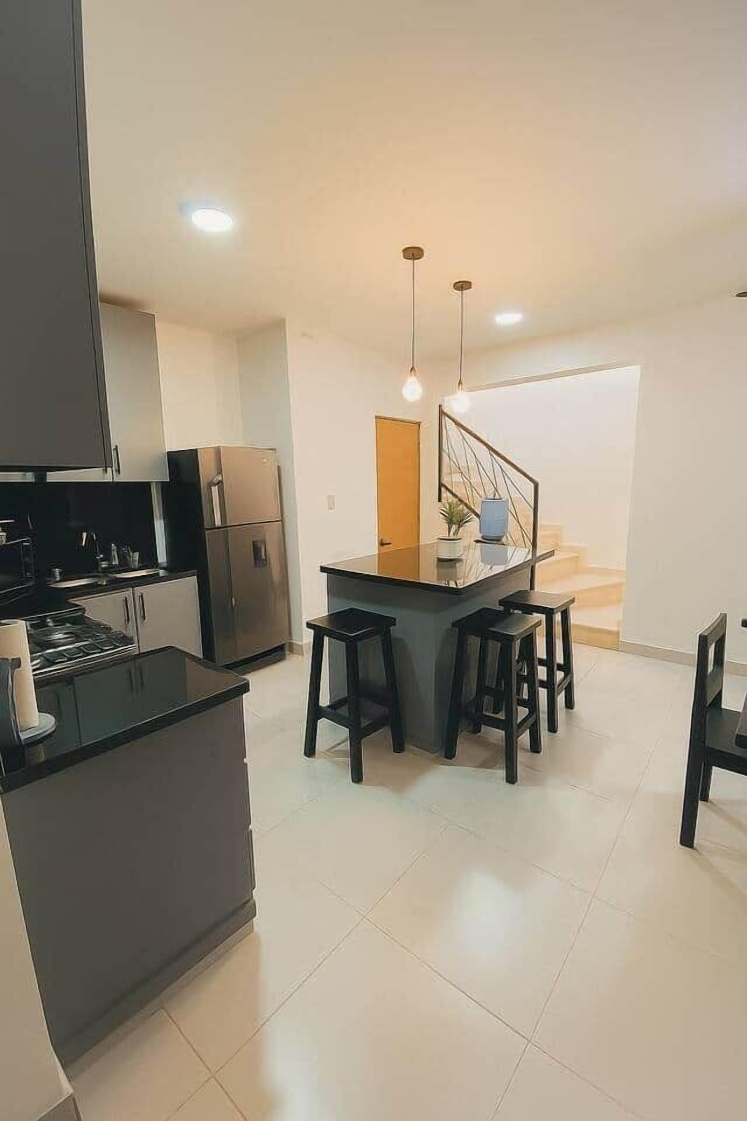 Refrigerador, microondas, horno, placa de cocina