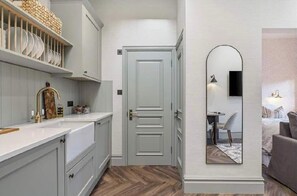 1 bedroom, iron/ironing board, WiFi, bed sheets - Luxury Super King Annexe Nr Goodwood (Chichester)