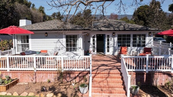 屋外ダイニングエリア