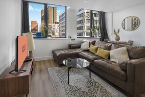 TV - GuestReady - Chic Urban Retreat in Old Trafford (Manchester)