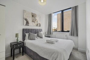 2 bedrooms, iron/ironing board, Internet, bed sheets - GuestReady - Chic Urban Retreat in Old Trafford (Manchester)