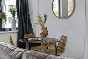 Dining - GuestReady - Chic Urban Retreat in Old Trafford (Manchester)