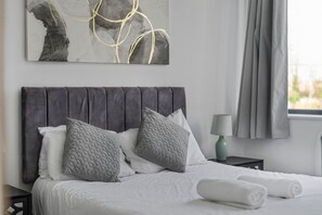 2 chambres, fer et planche à repasser, accès Internet, draps fournis
